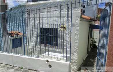 Imagem: A casa possui 1 Dormitório, 1 Banheiro, 1 Vaga na garagem