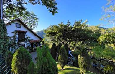 Imagem: A casa em condomínio à venda possui 4 Dormitórios, 3 Banheiros