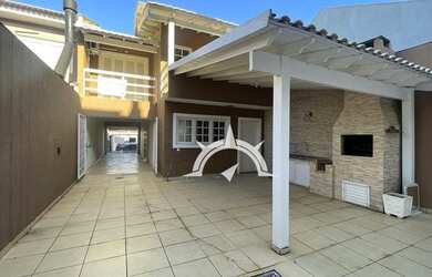 Imagem: A casa possui 4 Dormitórios, 3 Banheiros, 5 Vagas na garagem