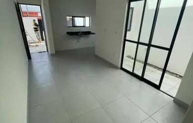 Imagem: A casa possui 2 Dormitórios, 2 Banheiros, 2 Vagas na garagem