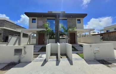 Imagem: A casa possui 3 Dormitórios, 4 Banheiros, 1 Vaga na garagem