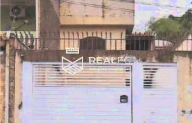 Imagem: A casa possui 4 Dormitórios, 1 Banheiro, 4 Vagas na garagem