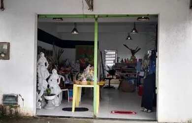 Imagem: A casa possui 1 Dormitório, 1 Banheiro, 1 Vaga na garagem