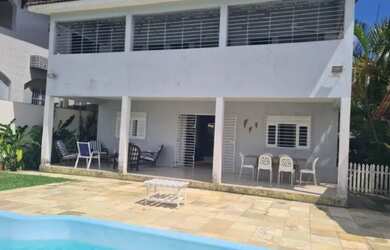 Imagem: A casa possui 4 Dormitórios, 5 Vagas na garagem e está localizado