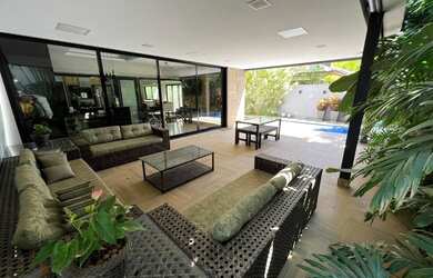 Imagem: A casa em condomínio possui 5 Dormitórios, 5 Banheiros, 3