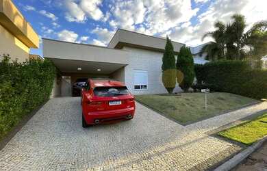 Imagem: A casa em condomínio possui 4 Dormitórios, 5 Banheiros, 4