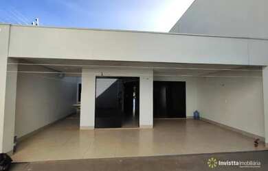 Imagem: A casa possui 3 Dormitórios, 1 Banheiro, 4 Vagas na garagem