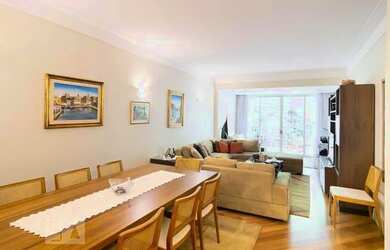 Imagem: A casa possui 3 Dormitórios, 2 Banheiros, 5 Vagas na garagem