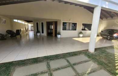 Imagem: A casa em condomínio possui 5 Dormitórios, 5 Banheiros, 5