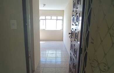 Imagem: O apartamento possui 3 Dormitórios, 1 Banheiro, 1 Vaga na garagem