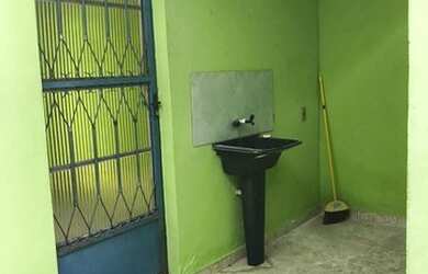 Imagem: A casa possui 1 Dormitório, 1 Banheiro e está localizado