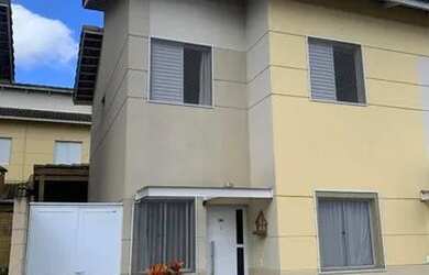 Imagem: A casa em condomínio possui 3 Dormitórios, 1 Banheiro, 2 Vagas