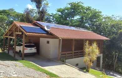 Imagem: A casa possui 4 Dormitórios, 3 Banheiros, 2 Vagas na garagem