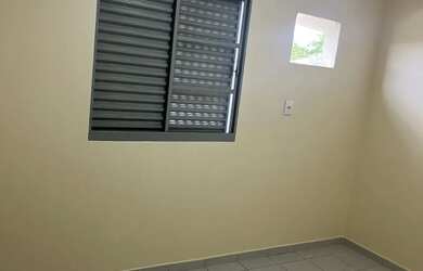 Imagem: O apartamento possui 3 Dormitórios, 1 Banheiro, 1 Vaga na garagem