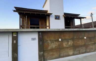 Imagem: A casa possui 4 Dormitórios, 1 Banheiro, 242m² de Área, Imóvel