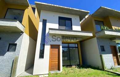 Imagem: A casa possui 3 Dormitórios, 1 Banheiro, 1 Vaga na garagem