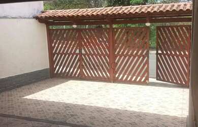 Imagem: A casa possui 3 Dormitórios, 3 Banheiros, 5 Vagas na garagem