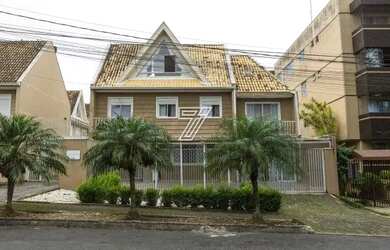 Imagem: Sobrado a venda tem 154m² com 3 quartos no Bacacheri - Curitiba