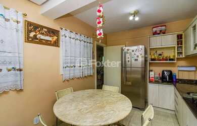 Imagem 3: Sobrado para venda possui 120 metros quadrados com 2 quartos em Tristeza...