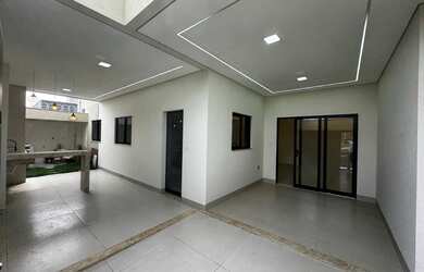 Imagem: A casa possui 3 Dormitórios, 2 Banheiros e 100m² de Área