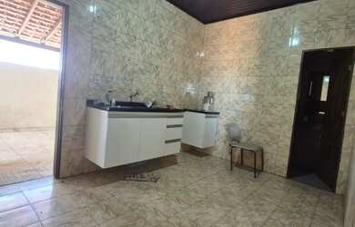 Imagem: A casa possui 2 Dormitórios, 1 Banheiro, 1 Vaga na garagem