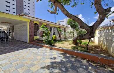 Imagem: A casa possui 4 Dormitórios, 2 Banheiros, 1 Vaga na garagem