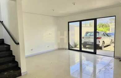 Imagem 4: Sobrado triplex com 03 suítes e 02 vagas de garagem Balneário Ipacaraí...