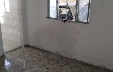 Imagem: A casa possui 2 Dormitórios, 1 Banheiro, 2 Vagas na garagem