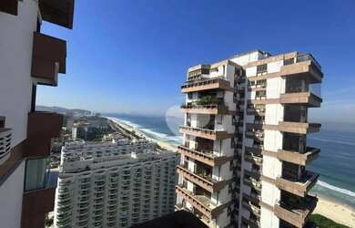 Imagem: O apartamento possui 4 Dormitórios, 5 Banheiros, 3 Vagas na