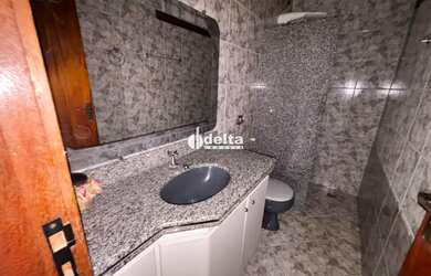 Imagem 12: Casa estilo sobrado com 3 quartos sendo 1 suíte disponível para locação no bairro Jardim P