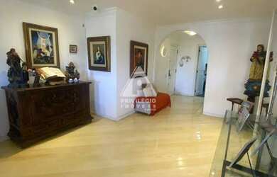 Imagem: O apartamento possui 4 Dormitórios, 3 Banheiros, 2 Vagas na