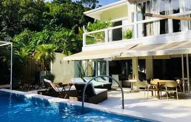 Imagem: A casa em condomínio possui 4 Dormitórios, 5 Banheiros, 2