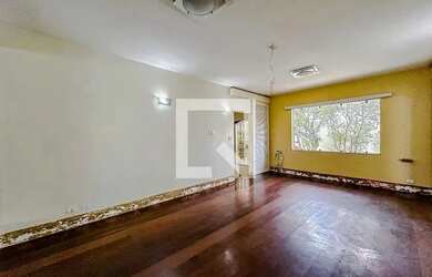 Imagem: A casa possui 3 Dormitórios, 5 Banheiros, 5 Vagas na garagem