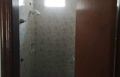 Imagem: O quarto possui Área de serviço, Guarda roupa e está localizado