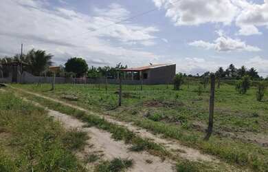 Imagem: O terreno possui 600m² de Área e está localizado em Salgado