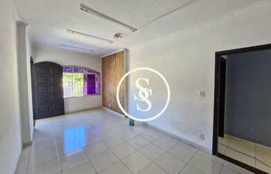 Imagem: A casa possui 3 Dormitórios, 3 Banheiros, 2 Vagas na garagem