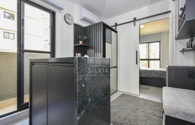 Imagem: A kitnet possui 1 Dormitório, 1 Banheiro, 1 Vaga na garagem