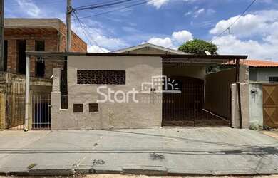 Imagem: A casa possui 3 Dormitórios, 1 Banheiro, 2 Vagas na garagem