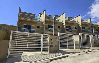 Imagem: A casa possui 2 Dormitórios, 2 Banheiros, 2 Vagas na garagem