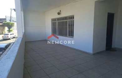 Imagem: A casa possui 3 Dormitórios, 3 Banheiros, 2 Vagas na garagem