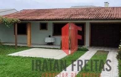 Imagem: A casa possui 3 Dormitórios, 1 Banheiro, 2 Vagas na garagem