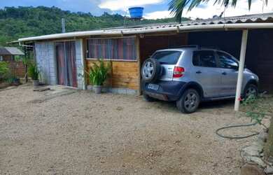 Imagem: A casa possui 1 Dormitório, 1 Banheiro, 1 Vaga na garagem