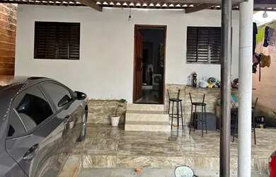 Imagem: A casa possui 2 Dormitórios, 1 Banheiro, 1 Vaga na garagem