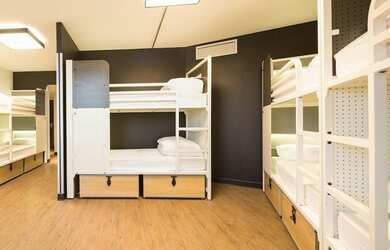 Imagem: A pousada chalé possui 4 Dormitórios, 2 Vagas na garagem e