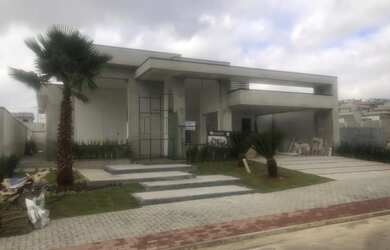 Imagem: A casa em condomínio possui 4 Dormitórios, 5 Banheiros, 2