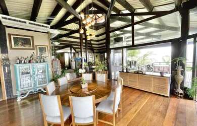 Imagem 14: Charmosa casa assinada por Zanina Caldas com encantadora vista panorâmica!