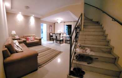 Imagem: A casa em condomínio possui 3 Dormitórios, 3 Banheiros, 3