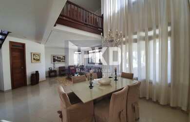 Imagem: A casa em condomínio possui 4 Dormitórios, 5 Banheiros, 2