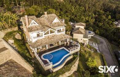 Imagem: A casa em condomínio possui 5 Dormitórios, 5 Banheiros, 4