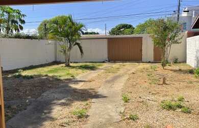 Imagem: A casa possui 3 Dormitórios, 2 Banheiros, 4 Vagas na garagem